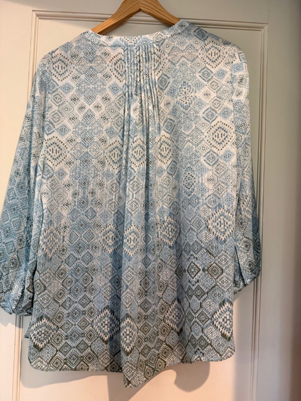 Perfect Spring flowy top - Picture 2 of 4